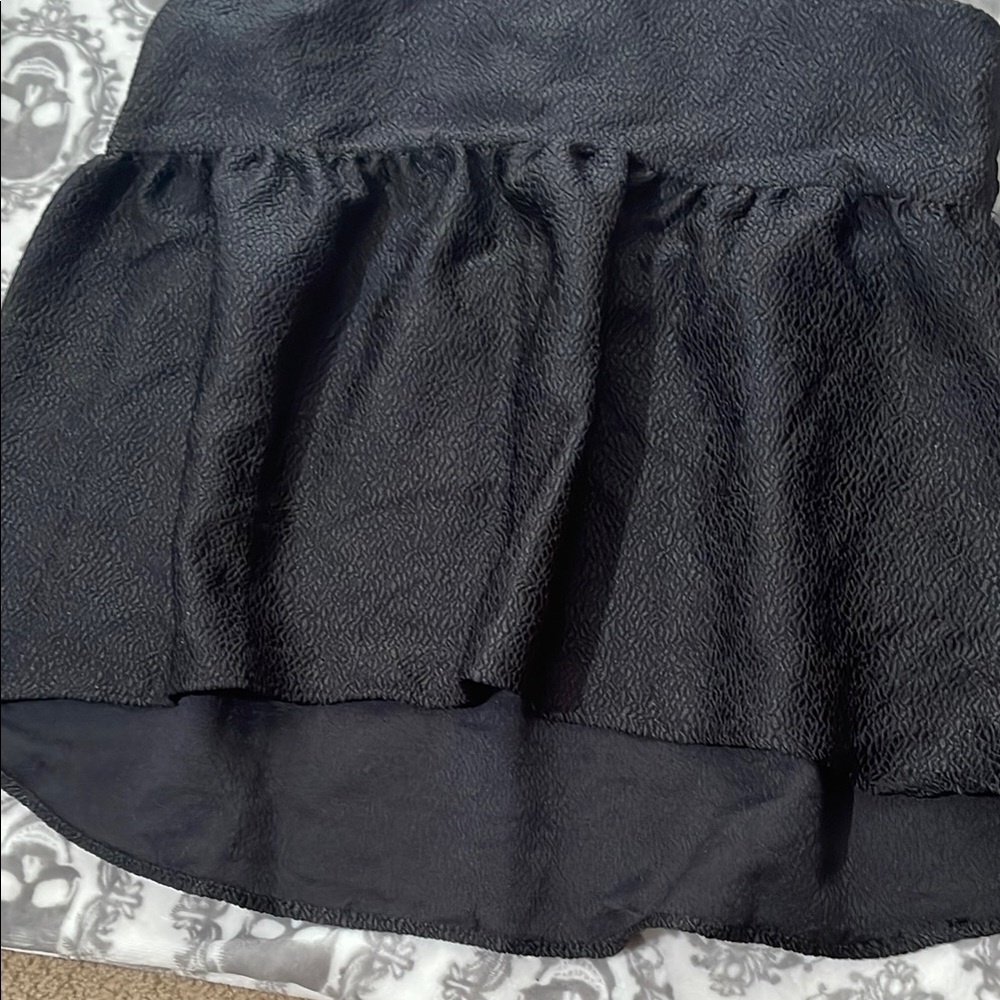 Elegant Black Sleeveless top - Picture 2 of 3